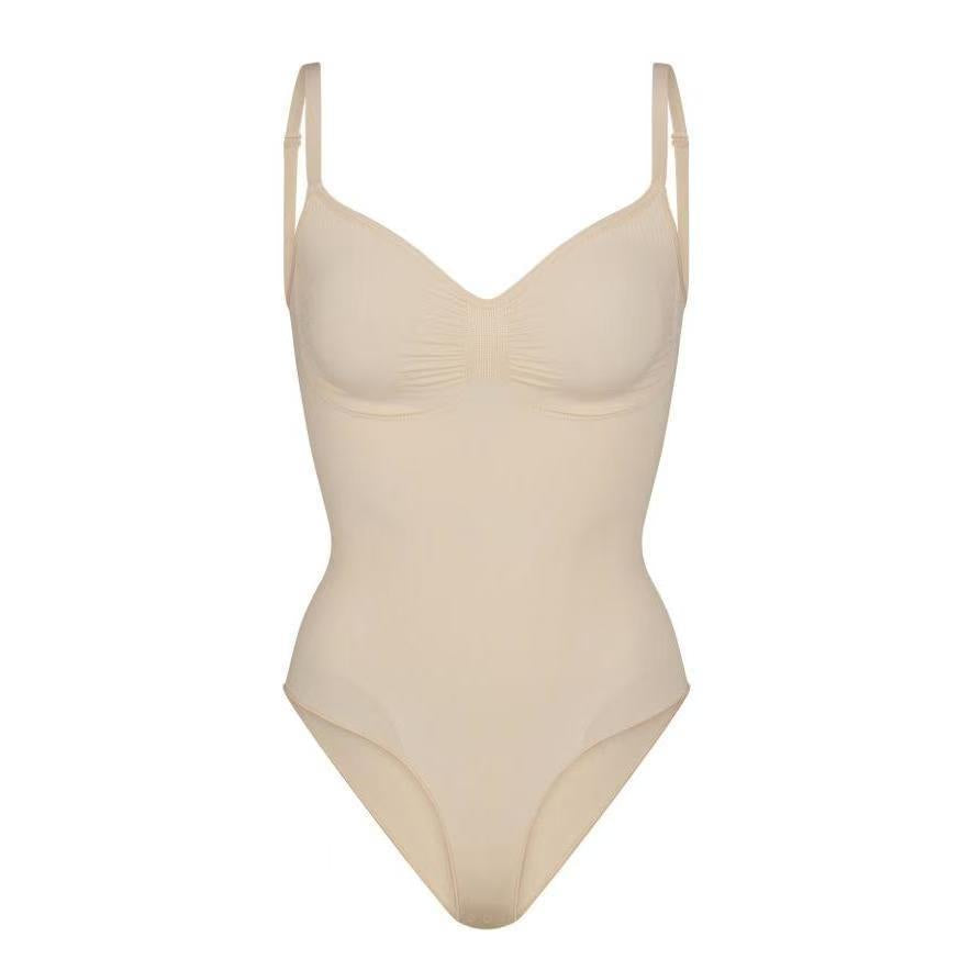 Tight-fitting shapewear